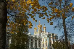 Купола Церковного флигеля Екатерининского дворца в Царском Селе, Золотая осень Купола Церковного флигеля Екатерининского дворца в Царском Селе, Золотая осень