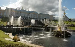 Большой каскад, фонтан «Самсон» и Большой дворец в Петергофе Большой каскад, фонтан «Самсон» и Большой дворец в Петергофе