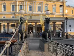 Грифоны, Банковский мост через канал Грибоедова Грифоны, Банковский мост через канал Грибоедова